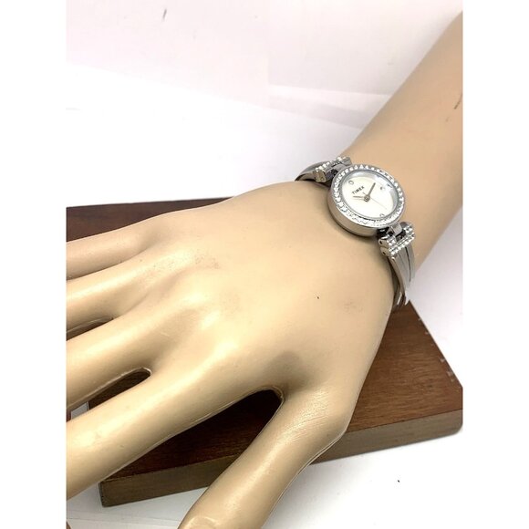 Timex Women's Watch TW2W62200 Quartz Gemmed Mother of Pearl Dial Steel 24mm - Picture 4 of 13